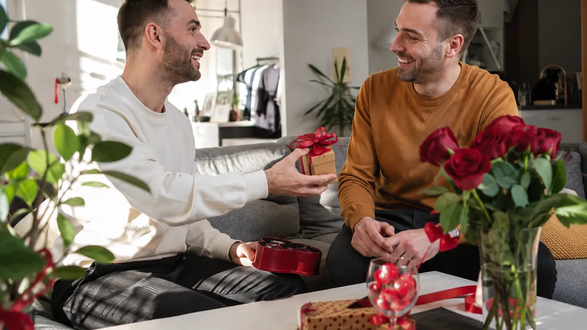 Geschenk zum Valentinstag – Symbolbild