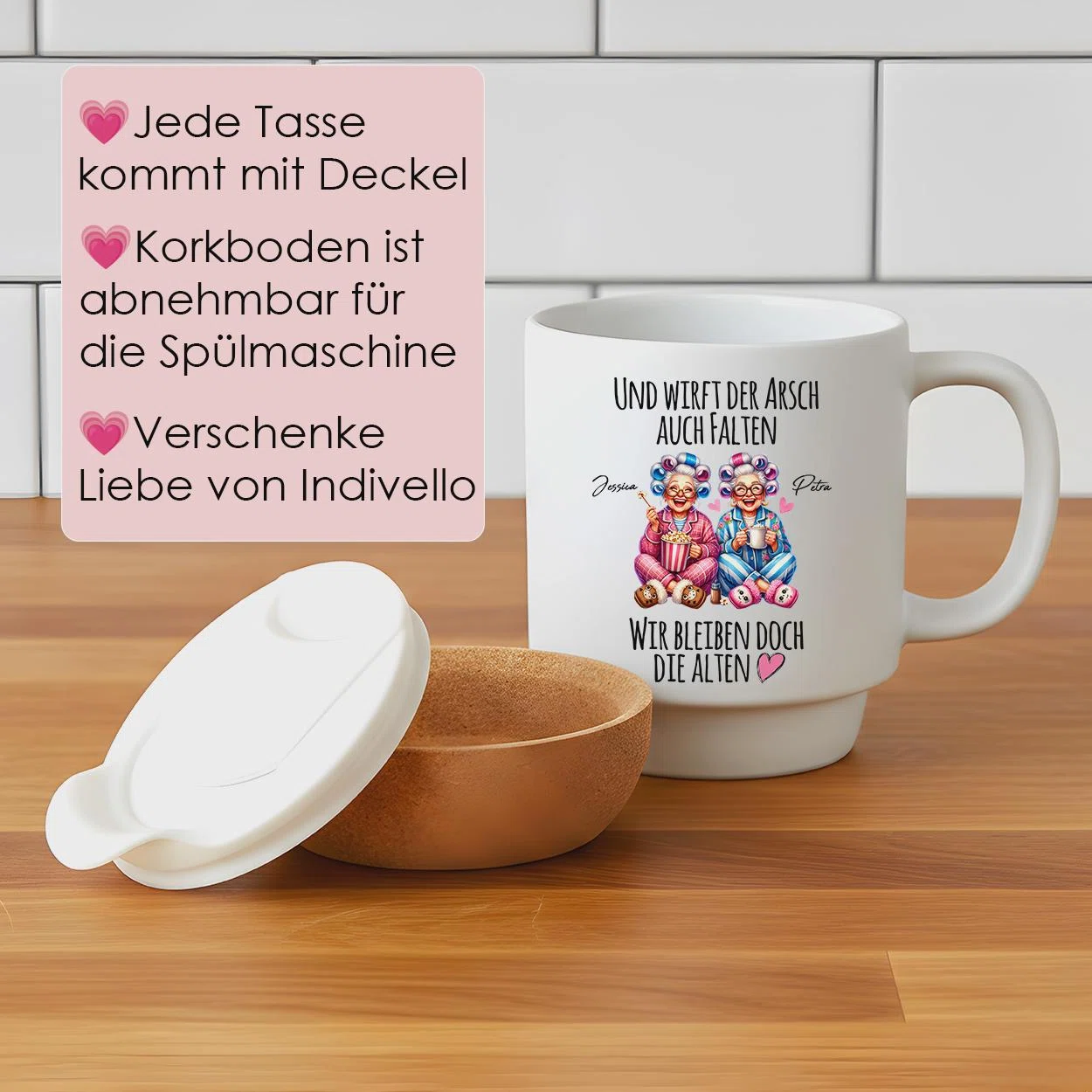 Produktinfo zur weißen Tasse mit humorvollem Freundinnenmotiv: Jede Tasse kommt mit Deckel; der Korkboden lässt sich für die Spülmaschine abnehmen.