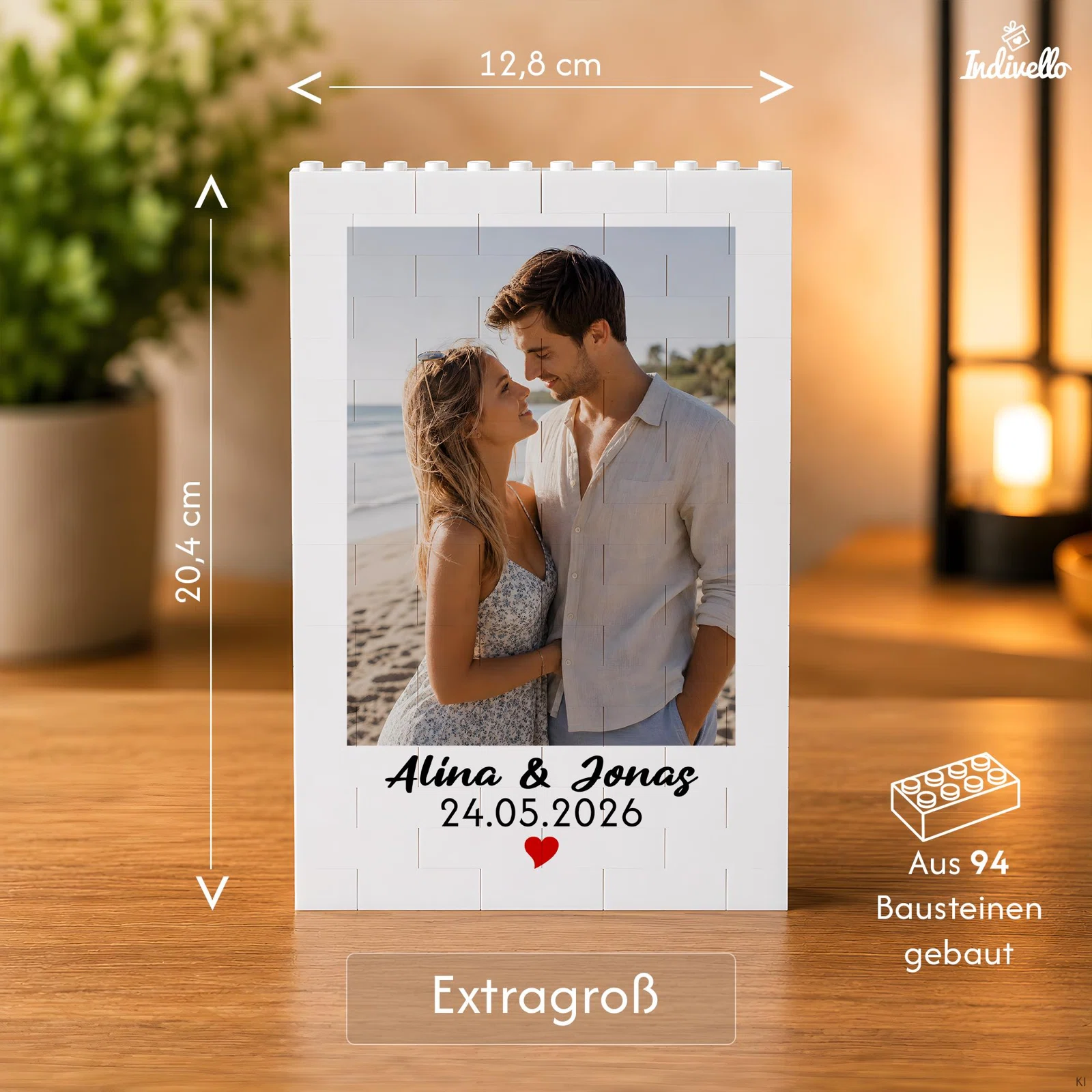 Größenübersicht eines weißen Baustein-Fotorahmens im Hochformat: Variante „Extragroß“ mit 12,8 cm Breite und 20,4 cm Höhe, aufgebaut aus 94 Bausteinen.