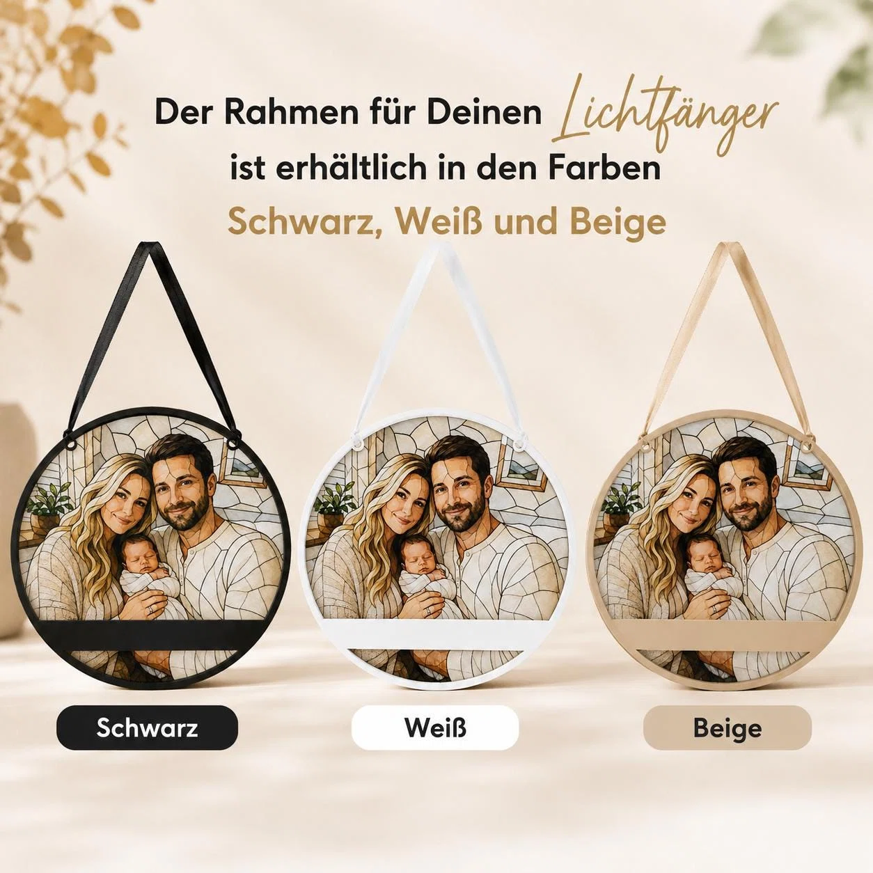 Farbauswahl für den runden Lichtfänger: Drei frontal dargestellte Rahmen mit Aufhängeschlaufe und demselben illustrierten Personenmotiv sind in Schwarz, Weiß und Beige erhältlich.