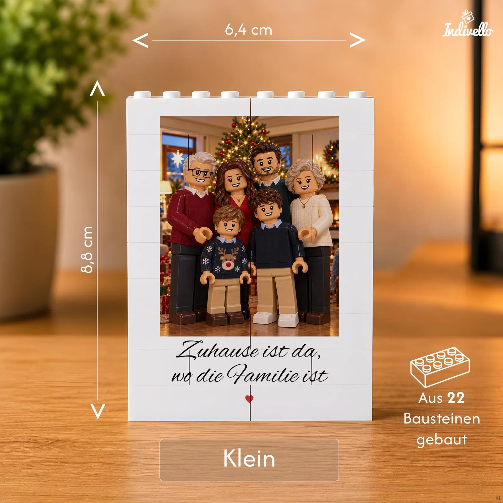 Infografik zum kleinen weißen Bilderrahmen aus 22 Bausteinen: 6,4 cm breit und 8,8 cm hoch, mit Foto von sechs Figuren, Familienspruch und kleinem roten Herz.